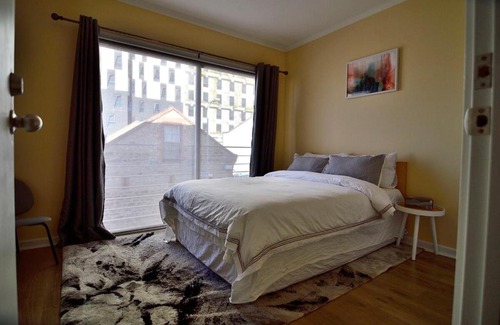 Adelaide Central Business District House | 3-Bedroom Townhouse in Heart of Adelaide with Parking