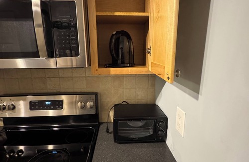 Pineville House | 3-bedroom townhouse - Max 8 guests