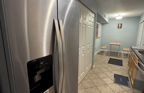 Pineville House | 3-bedroom townhouse - Max 8 guests