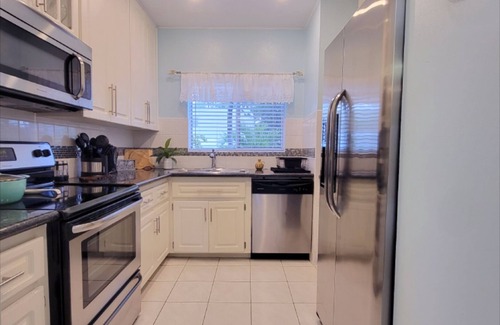 Paradise Island House | 3 Bedroom* Townhouse on Paradise Island - Walk to Atlantis & Beach