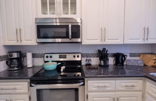 Paradise Island House | 3 Bedroom* Townhouse on Paradise Island - Walk to Atlantis & Beach