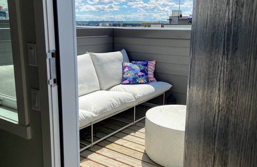 Seton House | 3 bedroom Townhouse Rooftop Patio & AC
