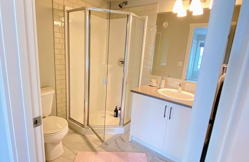 Seton House | 3 bedroom Townhouse Rooftop Patio & AC