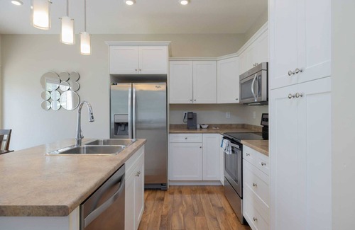 Saskatoon House | 3 Bedroom Townhouse Stonebridge