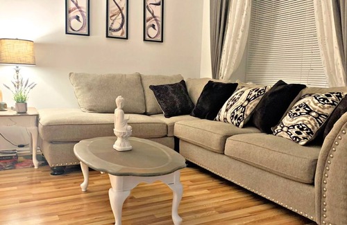 Cologne House | 3 bedroom Upscale Townhouse (near Atlantic City)