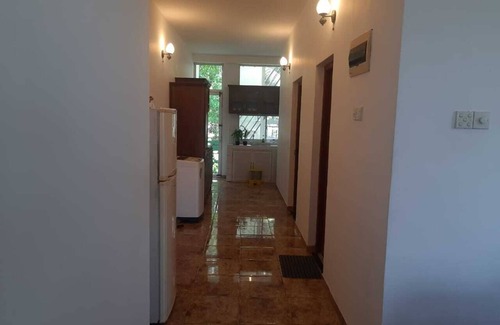 Ilukgoda Apartment | 3-bedroom upstairs apartment, Retreat for families and small groups. Nugegoda