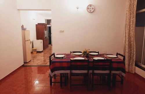 Ilukgoda Apartment | 3-bedroom upstairs apartment, Retreat for families and small groups. Nugegoda