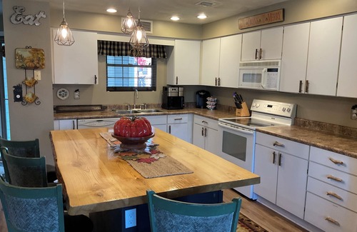Seven Springs House | 3-bedroom vacation home ski back from the slopes located in Seven Springs Resort