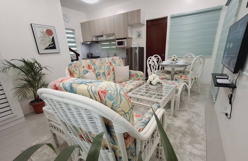 Dauis House | 3-Bedroom Vacation Home Near Airport and White Sand Beaches