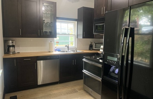 Ballwin House | 3-bedroom vacation home just 20 minutes from Six Flags St. Louis
