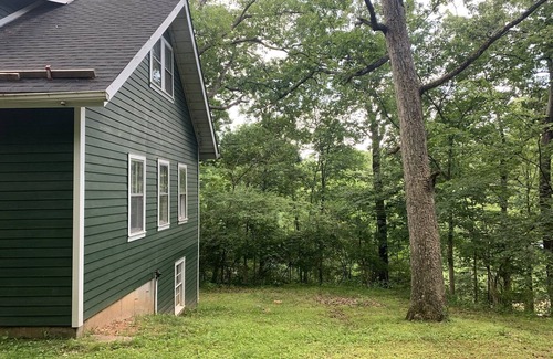Ballwin House | 3-bedroom vacation home just 20 minutes from Six Flags St. Louis