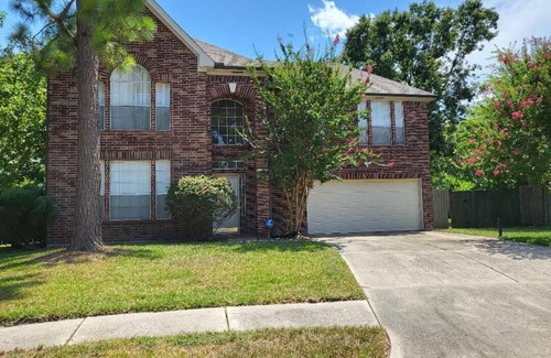 Barker House | 3-bedroom vacation home 13 minutes from Willowbrook Mall