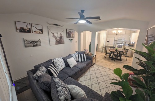 Leander House | 3-bedroom vacation home just 18 minutes from Lake Travis