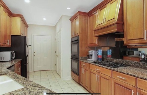Lake Charles House | 3-bedroom vacation home steps to Prien Lake Park and 1.5 mile to Casinos.