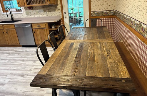South Haven House | 3-bedroom vacation home just 7 minutes to Lake Michigan with hot tub