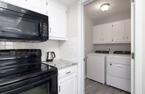 Springfield House | 3-bedroom vacation home just 5 minutes from Bass Pro Shops Outdoor World