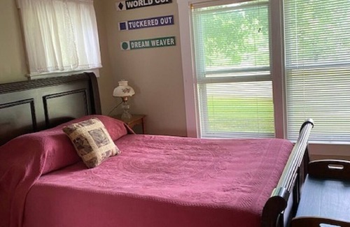 Londonderry Other | 3 bedroom Vermont Farmhouse centrally located near ski resorts and lakes