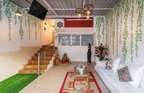 Kandivali East Villa | 3-bedroom villa in awesome Mumbai with AC, WiFi. Enjoy your stay