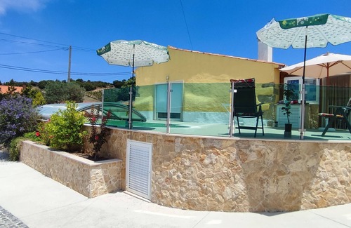 Alcobaca Villa | 3-bedroom villa in delightful Alcobaça with WiFi, private pool and parking.