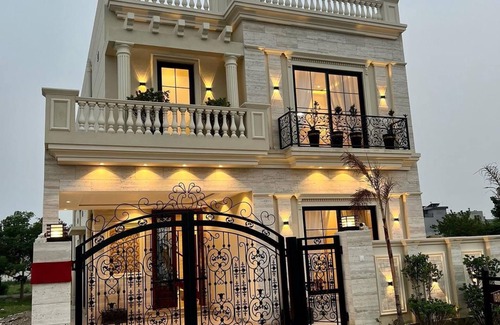 Deira Villa | 3-bedroom villa in marvelous Dubai with fitness room, AC, WiFi