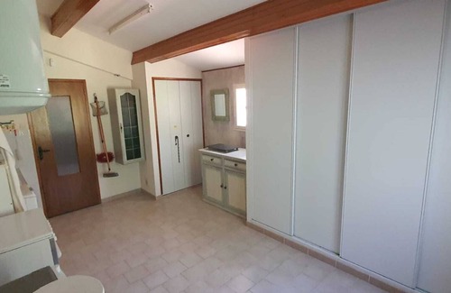 Menerbes Villa | 3-bedroom villa, sleeps 6 in the village of Eyguières near the Alpilles mountains
