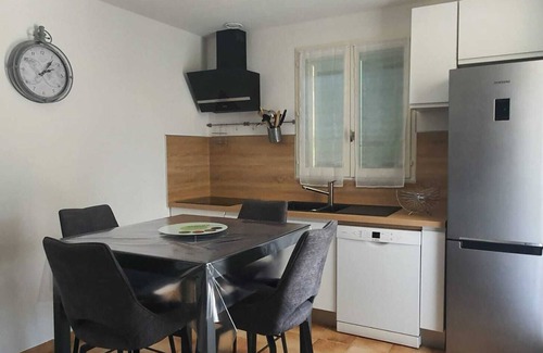 Menerbes Villa | 3-bedroom villa, sleeps 6 in the village of Eyguières near the Alpilles mountains