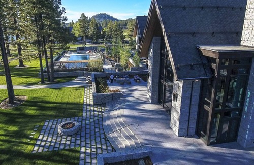 Stateline House | 3 Bedroom Villa Suite Lakeview