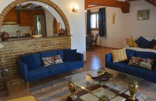 Tarraula Villa | 3 Bedroom Villa with air conditioning and large swimming pool