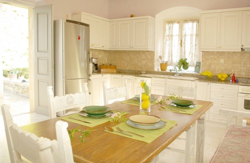 Vori Villa | 3 bedroom Villa with pool, veranda and private garden