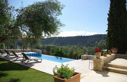 Vori Villa | 3 bedroom Villa with pool, veranda and private garden