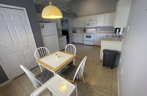 Clear Creek Villa | 3 Bedroom Villa with Poolside Cinema and Games Room Close to theme Parks sleeps 6+2