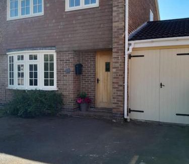 Oadby House | 3 bedroom village house