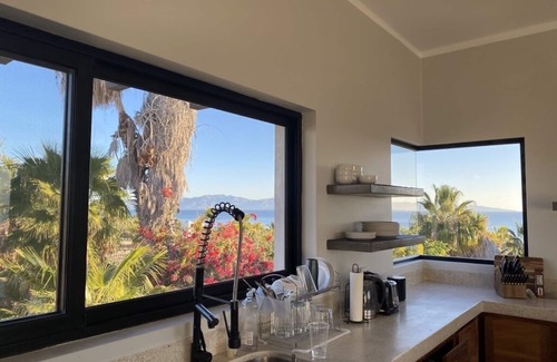 La Ventana Villa | 3-bedroom w/amazing views, waterfront access, resort amenities & hot/cold tub