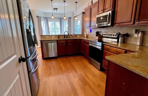 Stokes House | 3 Bedroom w/hot tub in Yadkin Wine Country Pet Friendly