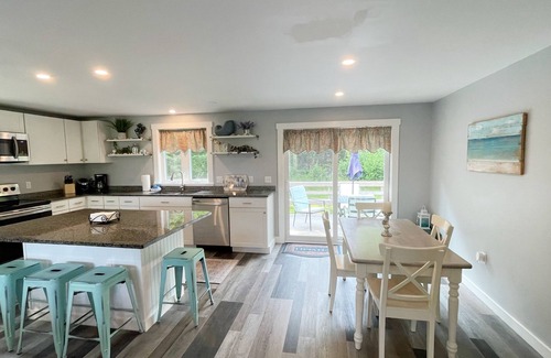 Owls Head House | 3 bedroom, walk to beach!