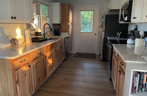 Reedville Cottage | 3-bedroom water-front cottage on 2 1/2 secluded acres near Reedville,VA