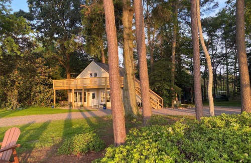 Reedville Cottage | 3-bedroom water-front cottage on 2 1/2 secluded acres near Reedville,VA