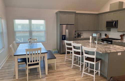 Chauvin Cabin | 3-bedroom waterfront fishing lodge with WiFi, AC in gorgeous Chauvin/Cocodrie LA