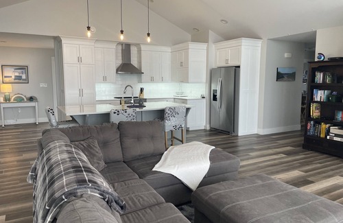 Brackley Beach House | 3 bedroom Waterfront Home | Brackley Bay | Enjoy Autumn in PEI or book 2026 now!