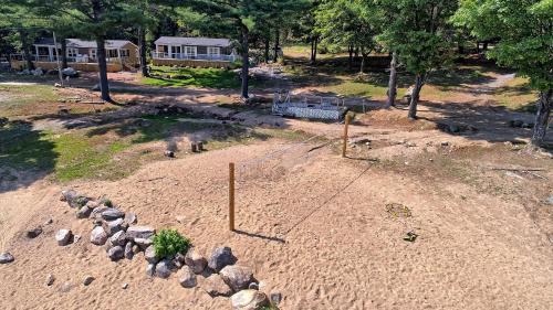 Bracebridge House | 3 Bedroom Waterview Cottage Monarch Blvd 237