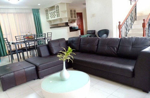 Talamban House | 3 bedroom whole house can accomodate up to 10 Pax, inside a private gated cmpnd