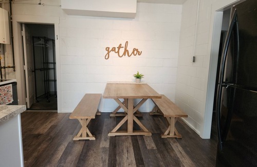 Mount Vernon Apartment | 3 bedroom! Wifi! Huge covered patio! Kitchen! Private parking!