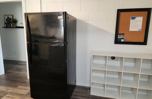 Mount Vernon Apartment | 3 bedroom! Wifi! Huge covered patio! Kitchen! Private parking!