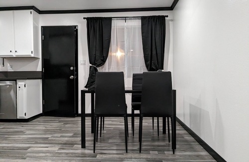Mount Wilson House | 3 bedroom with 4 beds, 2 bathroom. Central to Los Angeles Metro Area, 7123