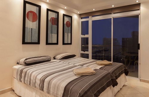 Bloubergstrand Apartment | 3 bedroom with beautiful views ★The Waves By the Beach ★ Ace location