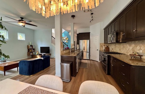 Crestview House | 3 Bedroom with Desk & Yard Near Downtown and Domain