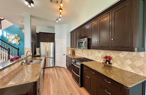 Crestview House | 3 Bedroom with Desk & Yard Near Downtown and Domain