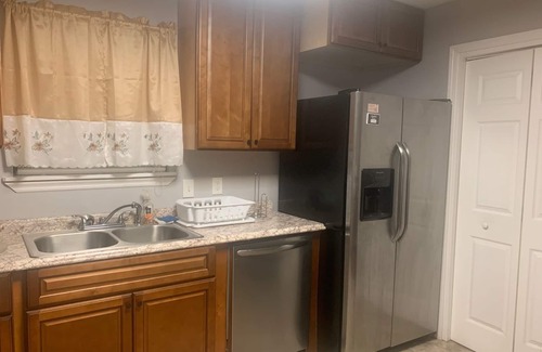 Park Forest - LA North House | 3 Bedroom Within 10 Miles of 4 Major Hospitals