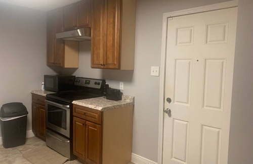 Park Forest - LA North House | 3 Bedroom Within 10 Miles of 4 Major Hospitals