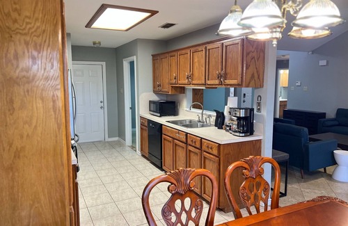 Calallen House | 3 BEDROOMS 2 BATHS W/LARGE BACK YARD & PET FRIENDLY IN CALALLEN!
